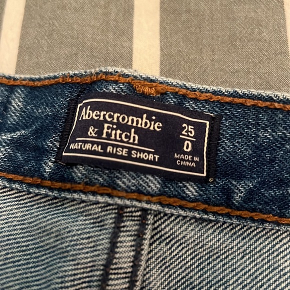 Abercrombie high waited shorts very good like new condition - Picture 4 of 4